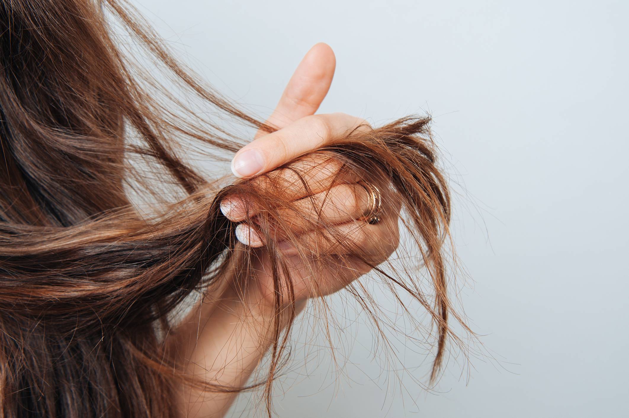 Como recuperar as pontas do cabelo danificado?
