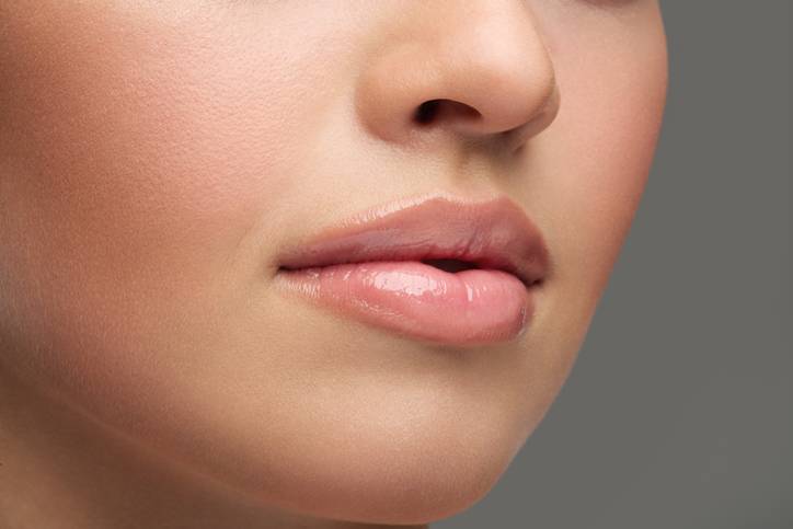 Hidragloss: conheça o procedimento que hidrata e rejuvenesce os lábios.